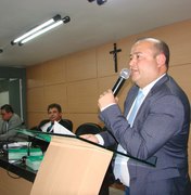 Léo Saturnino diz que divulgações das obras de Arapiraca pela prefeitura estão deixando os vereadores para trás 