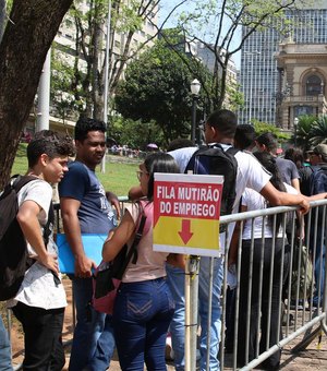 Desemprego cai no trimestre encerrado em novembro 