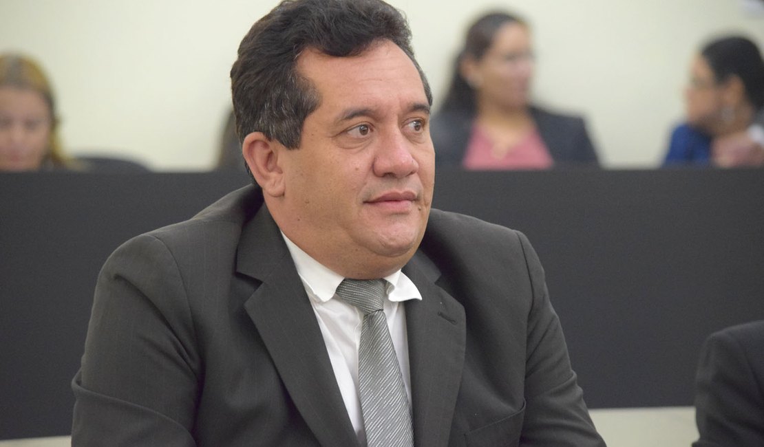 Deputado alagoano não se negou a depor sobre desvio milionário da ALE, diz defesa