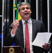 Justiça do Rio suspende direitos políticos do senador Lindbergh