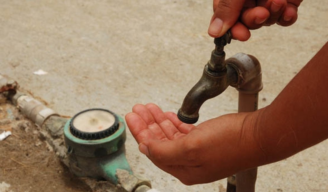 Rompimento em adutora volta a afetar abastecimento de água em Palmeira dos Índios