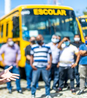 Governo de Alagoas lança programa que irá distribuir 200 veículos escolares nos municípios