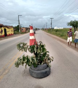 Porto Calvo: buraco na pista causa perigo na AL 105
