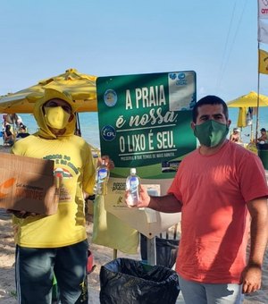 Ambulantes da orla de Maceió recebem 250 litros de álcool