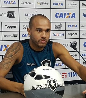 Após superar câncer, Roger faz proposta para renovar com Botafogo 