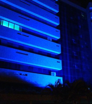Ministério Público Federal adere à campanha Novembro Azul e ilumina fachada