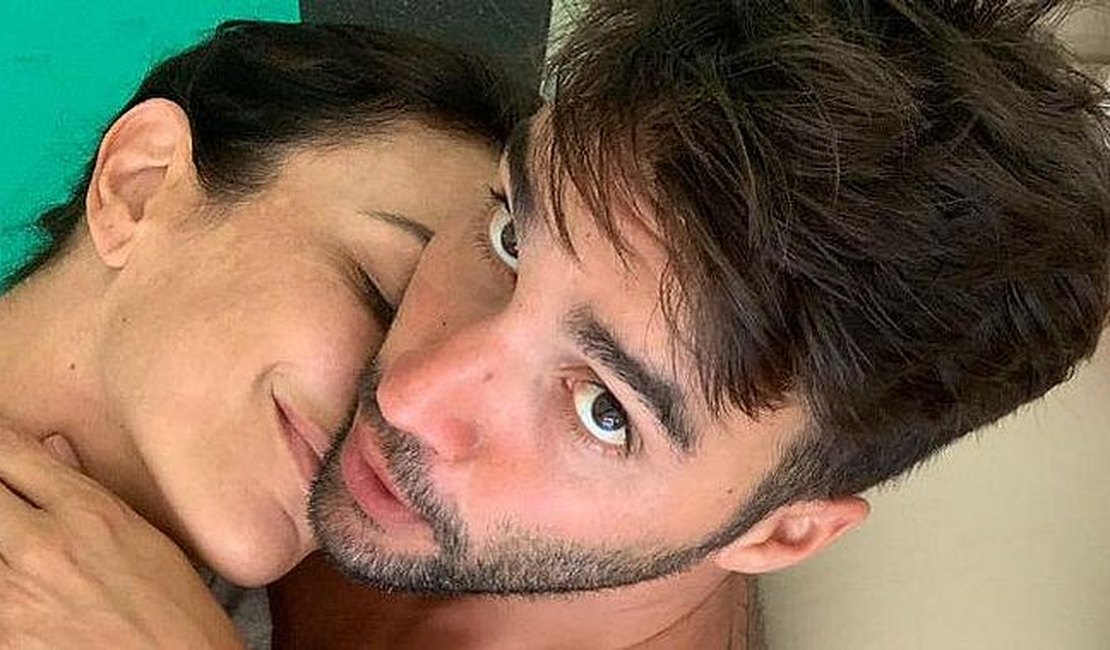Marido surpreende Ivete Sangalo e canta em homenagem ao seu aniversário