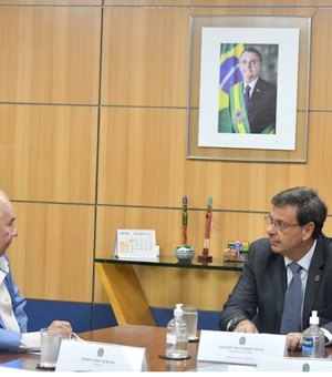 Sérgio Lira discute ações do turismo nos municípios com ministro Gilson Machado
