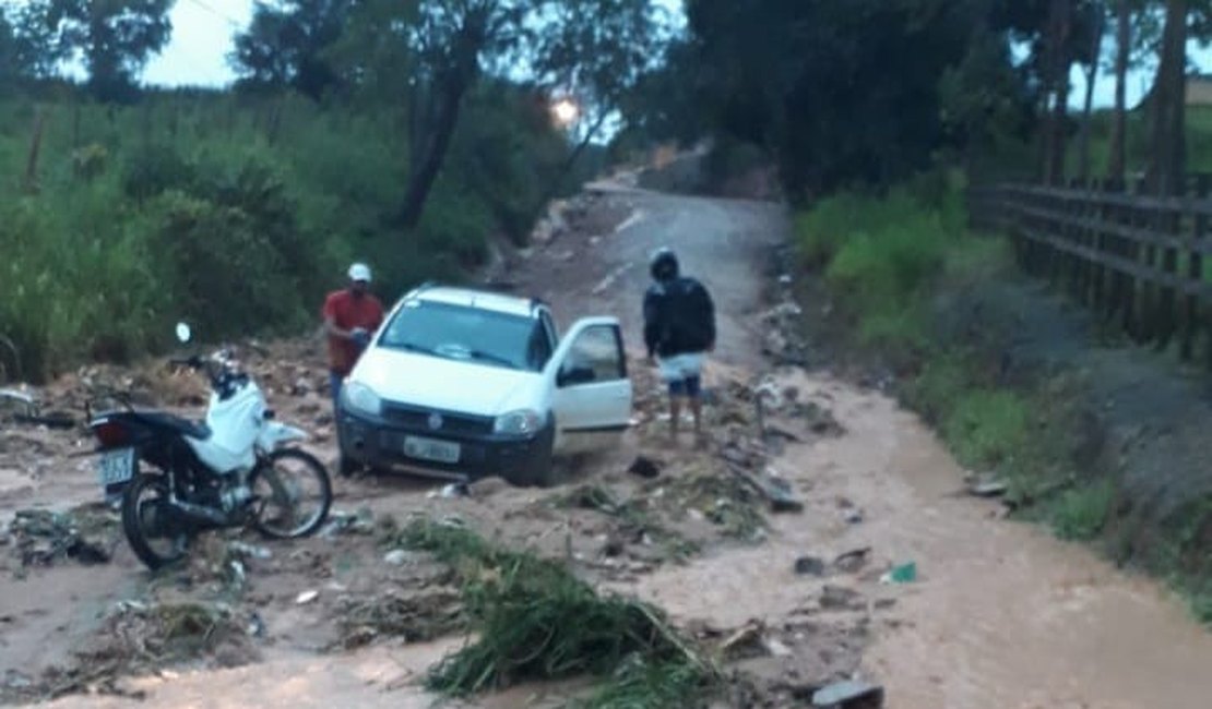 [Vídeo] Chuvas causam estragos na zona rural de Arapiraca