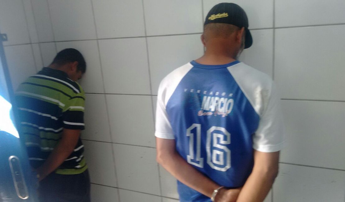 Dois dias após operação, homens são presos com maconha e crack na Vila Emater