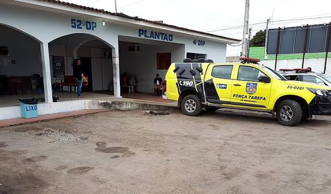 Após rastreamento, polícia recupera celular roubado de farmácia, no Centro de Arapiraca