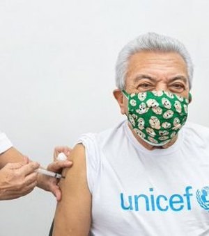 Com máscara do Cebolinha, Mauricio de Sousa é vacinado contra Covid-19