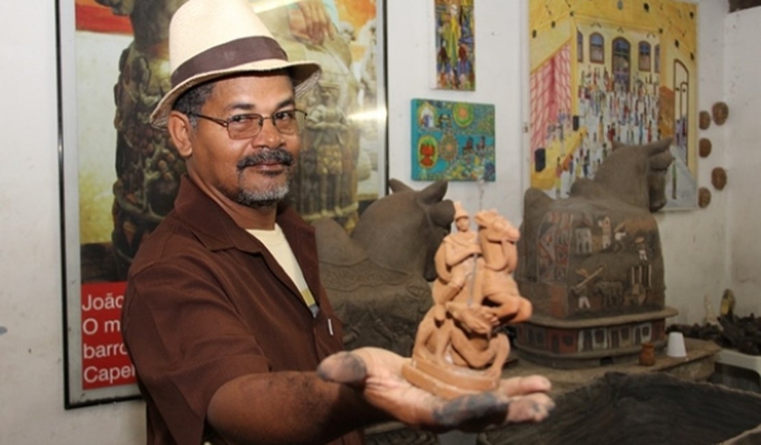 Uma vida na ponta dos dedos: mestre artesão conta a sua história com o barro