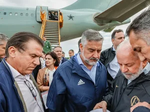 Lula garante verba para reconstrução de estradas no Rio Grande do Sul