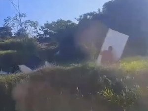 Placas de energia solar são saqueadas em acidente na cidade de Joaquim Gomes