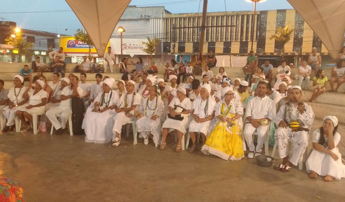 Homens invadem terreiro, roubam celulares e agridem babalorixá