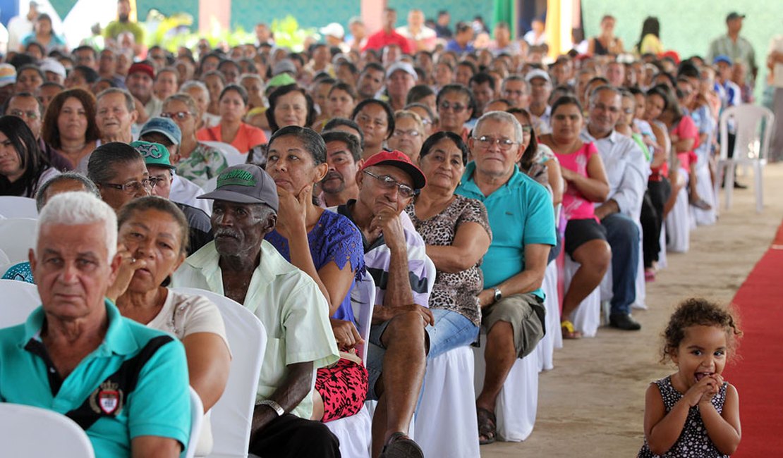 ?Moradia Legal entrega mais de 600 títulos de propriedade para famílias de baixa renda