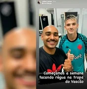 Barbeiro 'fura' o Vasco e divulga foto de Orellano com uniforme
