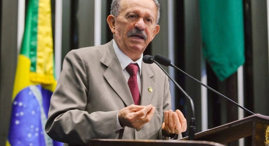 Benedito de Lira afirma que crises são normais na democracia e pede união