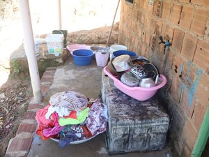 Moradores de Peroba sofrem com falta d’água