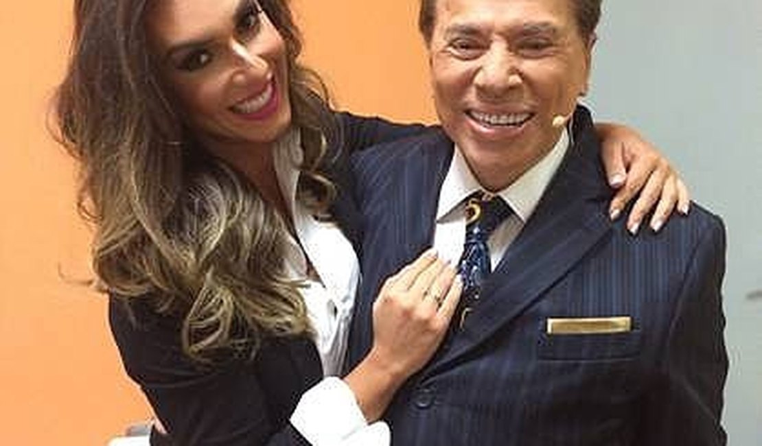 Nicole Bahls faz selfie com Silvio Santos e diz: 'Morri'