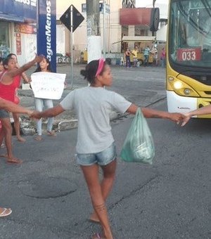 Esposas de detentos fazem protesto na Avenida Fernandes Lima