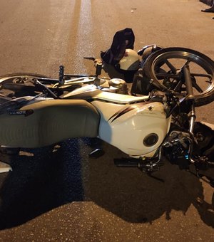 Colisão entre carro e moto deixa homem ferido na AL-101 Norte
