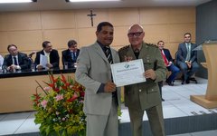 Tenente-coronel Anaximandro recebeu diploma do vereador Moisés Machado