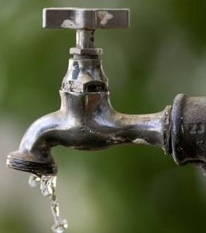 Conserto de vazamento pode deixar mais de cinco bairros sem água