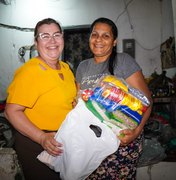 Prefeitura de Porto Calvo doa cestas e kits de higiene pessoal para moradores da Usina Santa Maria