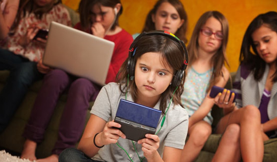 Pesquisa revela dados sobre uso da internet por crianças e adolescentes
