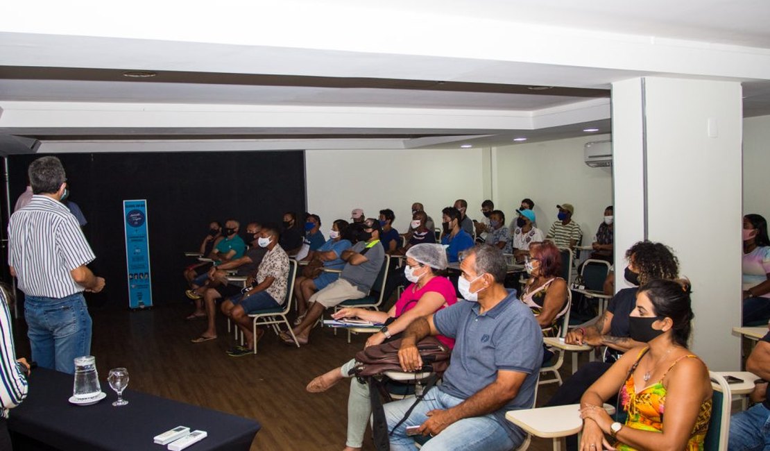 Comerciantes da orla fazem treinamento sobre práticas de higiene na pandemia