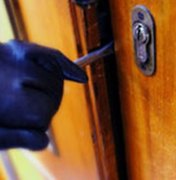 Residência é furtada e bandidos levam eletrônicos e objetos pessoais de moradores