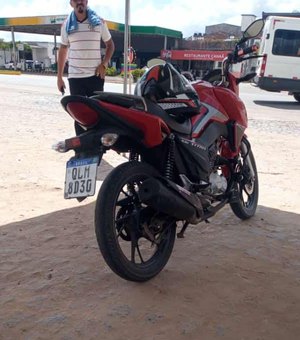 Dupla criminosa rouba veículo de motoqueiro em Porto Calvo
