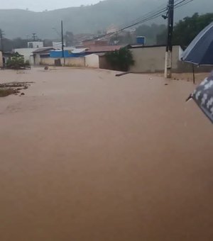 Chuvas causam estragos em Limoeiro de Anadia e Belém