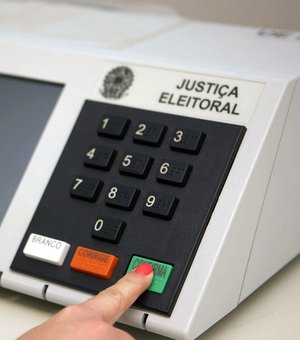 Eleitor escreve na tela de urna e interrompe votação em Lagoa da Canoa