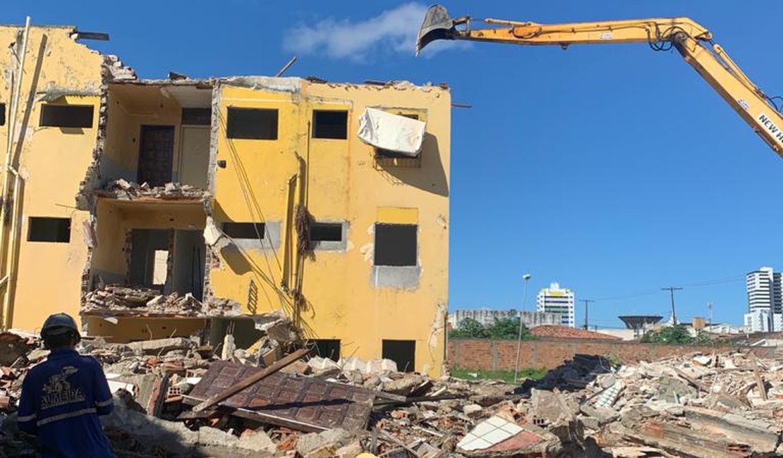 Prefeitura segue com demolição em prédios desocupados do Pinheiro