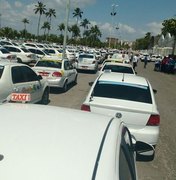 Taxistas realizam 'buzinaço' para reivindicar apoio do MPE