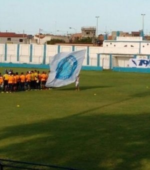 Confiança tem 'invasão do bem' no último treino no Estádio Sabino Ribeiro