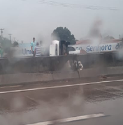 Chuva provoca capotamento de veículo na BR-101 em Teotônio Vilela