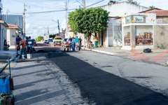 Prefeitura de Arapiraca retomou serviços de recomposição do asfalto em ruas da cidade