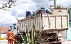 Morador de Palestina fez imagem do mesmo caminhão sendo usado para recolher o lixo da cidade