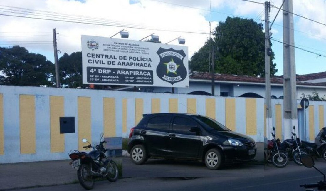 Menores são presos com arma de fogo e moto supostamente roubada no município de Feira Grande 