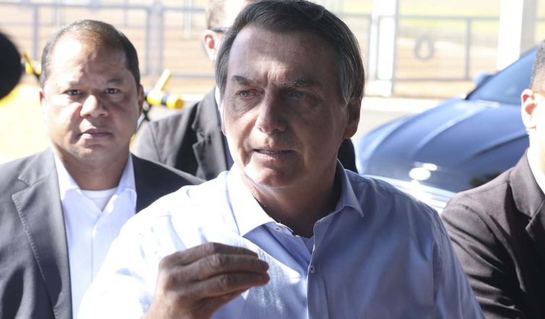 Bolsonaro comemora queda no risco país