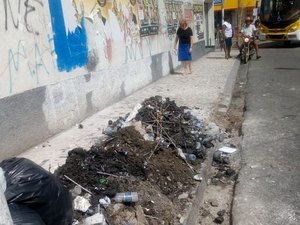 Ação retira retira 3.800 toneladas de lixo de canaletas do Centro