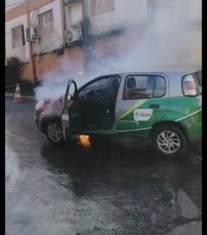 [Vídeo] Veículo da Secretaria de Saúde de Porto Calvo sofre incêndio