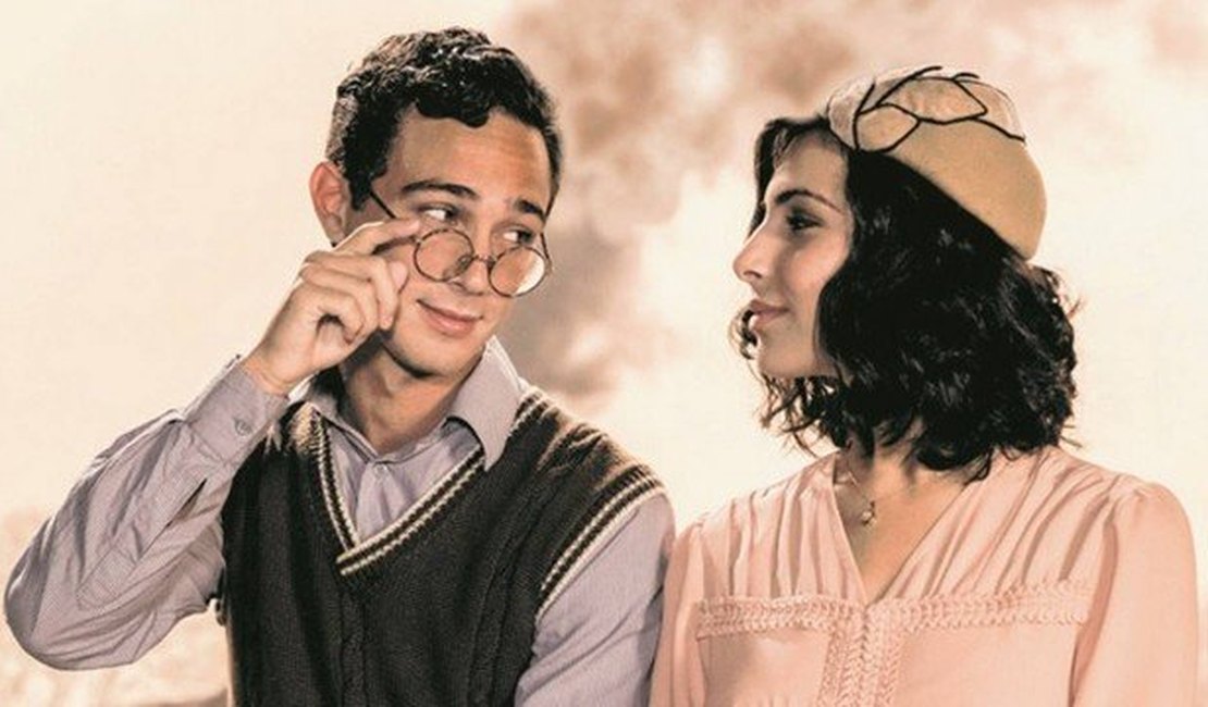 Casal de atores de 'Éramos seis' vai levar namoro da vida real para a novela