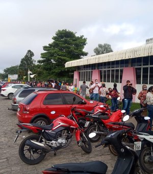 [Vídeo] População faz fila para receber 2ª dose da Coronavac em Arapiraca