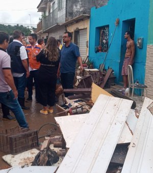 Governador Paulo Dantas visita São Miguel dos Campos após fortes chuvas