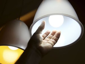 Conta de luz pode subir mais de 20% em 2022, prevê Aneel